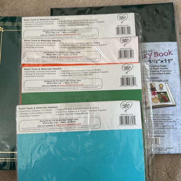 NEW: 2 scrapbooks, 4 kits of jumbo cut-out scrapbook pages and free paper pizazz - Picture 4 of 16